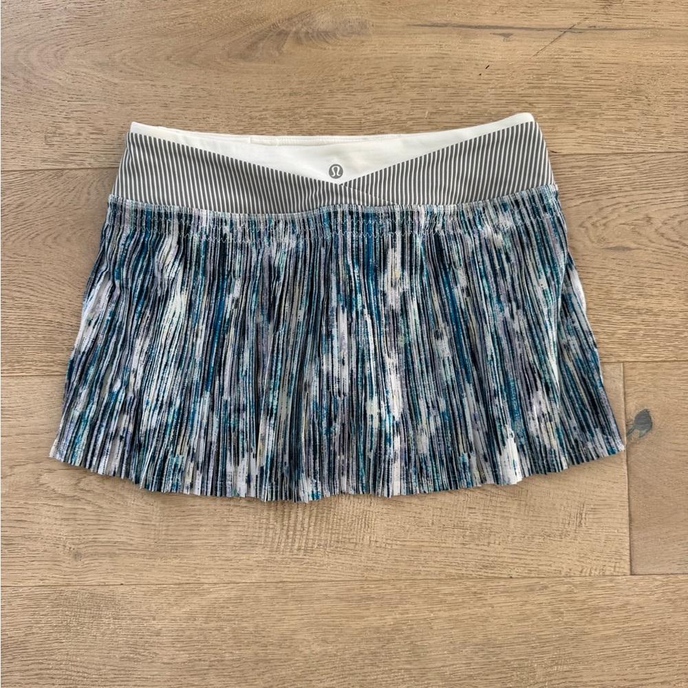 Lululemon skirt size 6